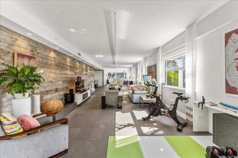 Condo in Miami Beach, Florida, 2 bedrooms  № 1975668 - photo 23