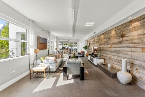 Condo in Miami Beach, Florida, 2 bedrooms  № 1975668 - photo 6