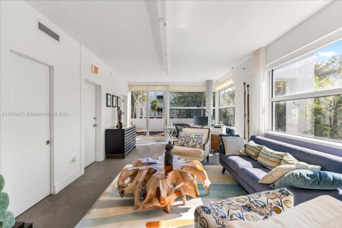 Condo in Miami Beach, Florida, 2 bedrooms  № 1975668 - photo 24