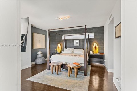 Condo in Miami Beach, Florida, 2 bedrooms  № 1975668 - photo 30