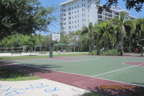 Condo in Pompano Beach, Florida, 2 bedrooms  № 1163046 - photo 1