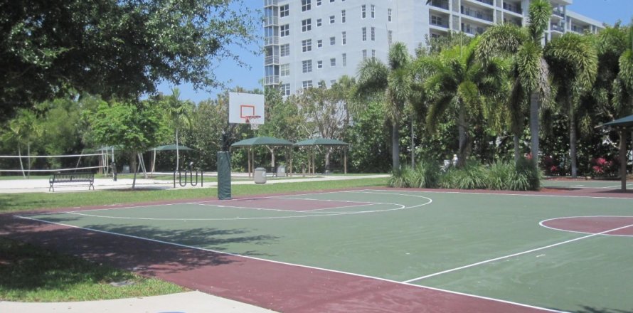 Condo in Pompano Beach, Florida, 2 bedrooms № 1163046