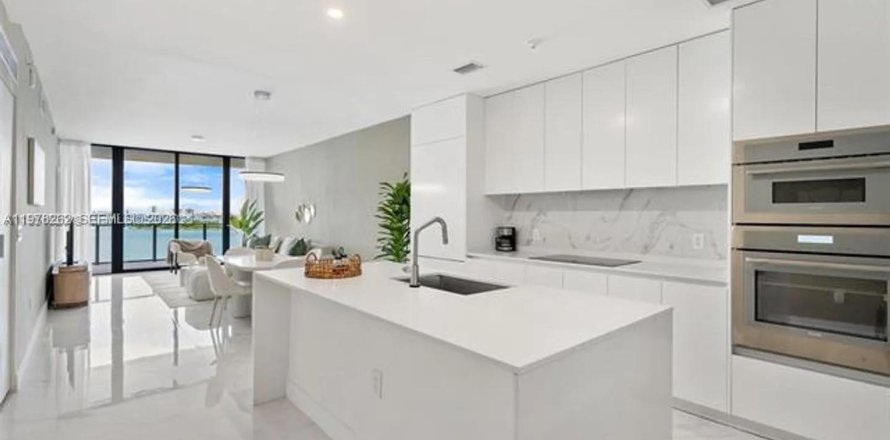 Condominio en Miami, Florida, 2 dormitorios  № 2046407