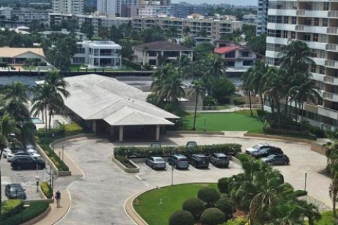Condo in Hallandale Beach, Florida, 2 bedrooms  № 2189608 - photo 3