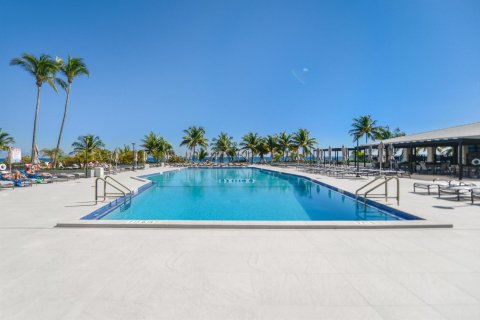Condo in Hallandale Beach, Florida, 2 bedrooms  № 2189608 - photo 30