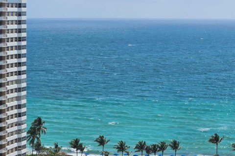Condo in Hallandale Beach, Florida, 2 bedrooms  № 2189608