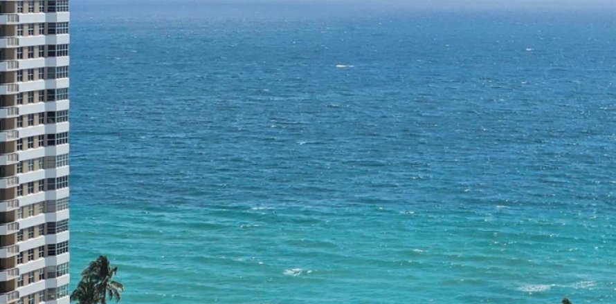 Condo in Hallandale Beach, Florida, 2 bedrooms  № 2189608