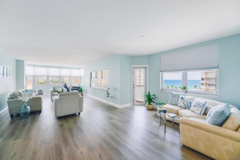 Condo in Hallandale Beach, Florida, 2 bedrooms  № 2189608 - photo 13