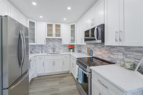 Condo in Hallandale Beach, Florida, 2 bedrooms  № 2189608 - photo 7