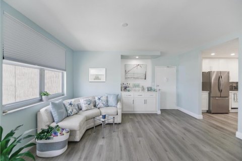 Condo in Hallandale Beach, Florida, 2 bedrooms  № 2189608 - photo 10