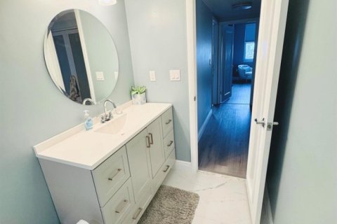 Condo in Hallandale Beach, Florida, 2 bedrooms  № 2189608 - photo 20