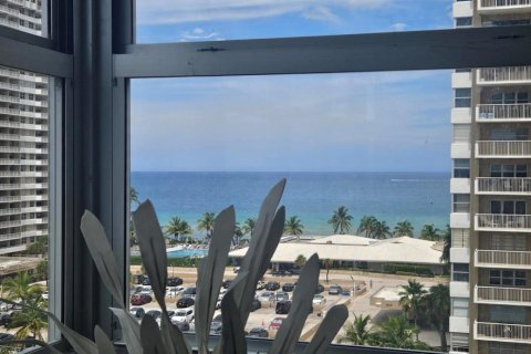 Condo in Hallandale Beach, Florida, 2 bedrooms  № 2189608 - photo 4