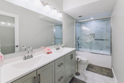 Condo in Hallandale Beach, Florida, 2 bedrooms  № 2189608 - photo 26
