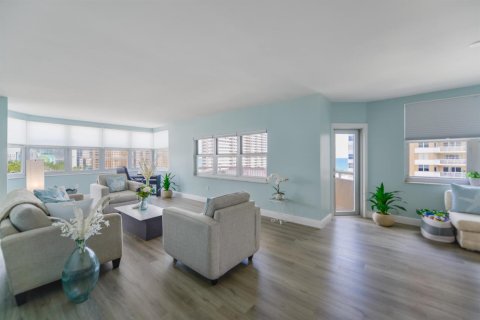 Condo in Hallandale Beach, Florida, 2 bedrooms  № 2189608 - photo 14