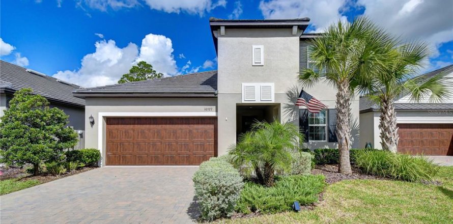 House in Land O' Lakes, Florida 3 bedrooms, 219.81 sq.m. № 2356365