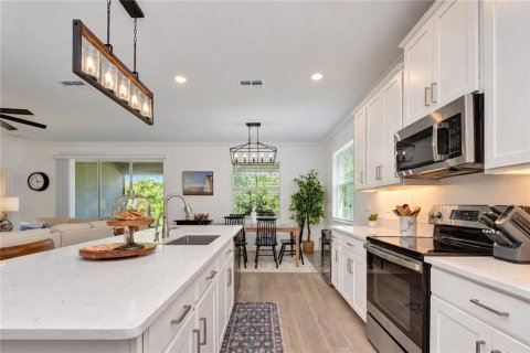 House in Land O' Lakes, Florida 3 bedrooms, 219.81 sq.m. № 2356365 - photo 11