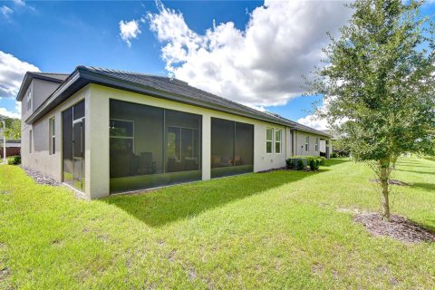 House in Land O' Lakes, Florida 3 bedrooms, 219.81 sq.m. № 2356365 - photo 2