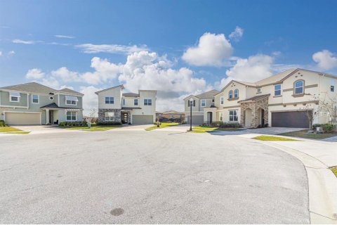 Villa ou maison à vendre à Kissimmee, Floride: 9 chambres, 405.33 m2 № 2224709 - photo 4