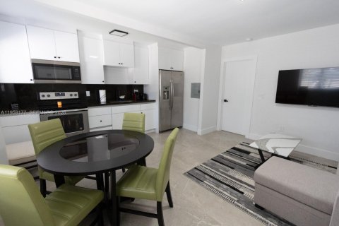 Villa ou maison à louer à Miami, Floride: 1 chambre, 111.85 m2 № 2046295 - photo 4
