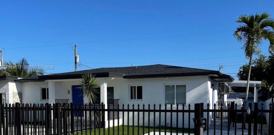 Villa ou maison à Miami, Floride 1 chambre, 111.85 m2 № 2046295