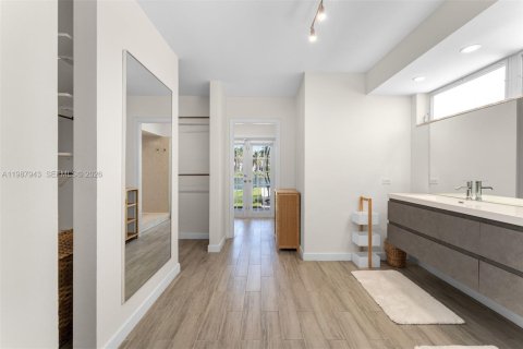 Купить виллу или дом в Холливуд, Флорида 4 спальни, 331.38м2, № 2048801 - фото 25