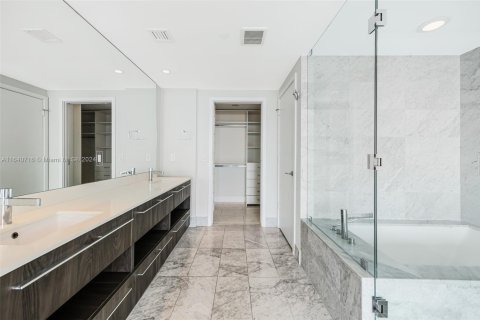 Condo in Miami, Florida, 3 bedrooms  № 1710590 - photo 16