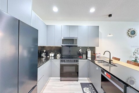 Adosado en venta en Clermont, Florida, 4 dormitorios, 172.24 m2 № 1749527 - foto 2