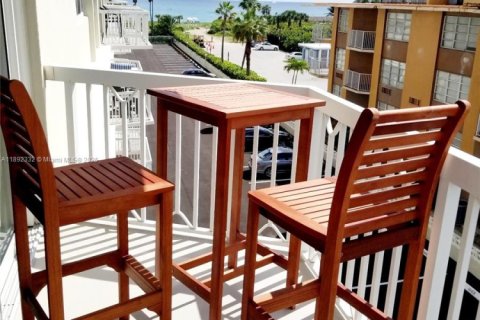 Copropriété à louer à Palm Beach Shores, Floride: 2 chambres, 98.85 m2 № 1946732 - photo 2