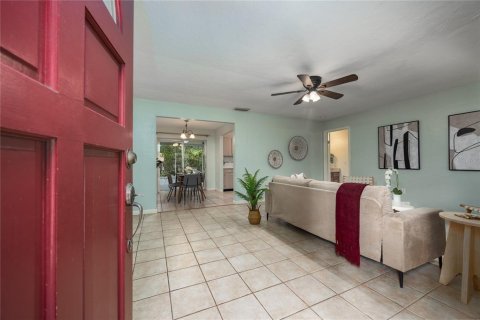 Villa ou maison à vendre à Gainesville, Floride: 4 chambres, 129.88 m2 № 1904011 - photo 4