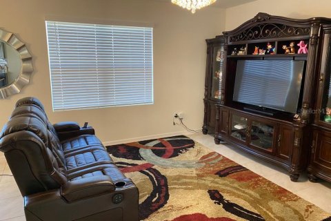 Villa ou maison à louer à Sanford, Floride: 5 chambres, 243.96 m2 № 2429197 - photo 2
