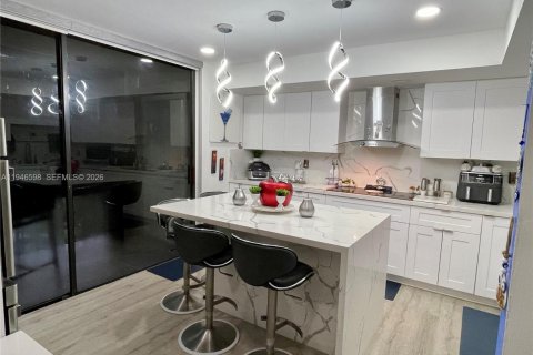 Condo in Miami, Florida, 3 bedrooms  № 2002823 - photo 3