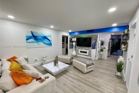 Condo in Miami, Florida, 3 bedrooms  № 2002823