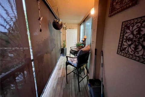 Condo in Miami, Florida, 3 bedrooms  № 2002823 - photo 16