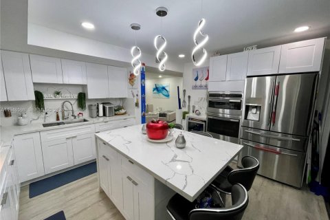 Condo in Miami, Florida, 3 bedrooms  № 2002823 - photo 7