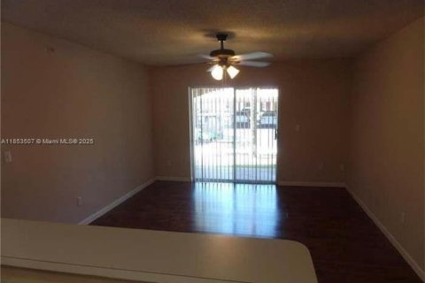 Condominio en alquiler en Coconut Creek, Florida, 1 dormitorio, 78.6 m2 № 1962623 - foto 4