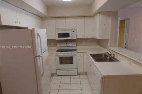 Condominio en alquiler en Coconut Creek, Florida, 1 dormitorio, 78.6 m2 № 1962623 - foto 3