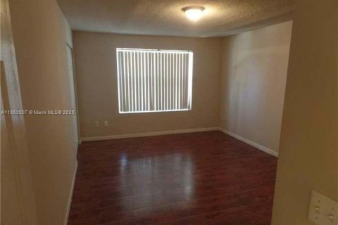 Condominio en alquiler en Coconut Creek, Florida, 1 dormitorio, 78.6 m2 № 1962623 - foto 9