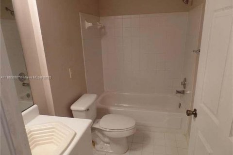 Condominio en alquiler en Coconut Creek, Florida, 1 dormitorio, 78.6 m2 № 1962623 - foto 8