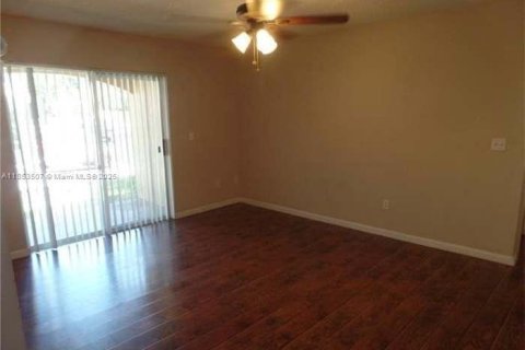 Condominio en alquiler en Coconut Creek, Florida, 1 dormitorio, 78.6 m2 № 1962623 - foto 5
