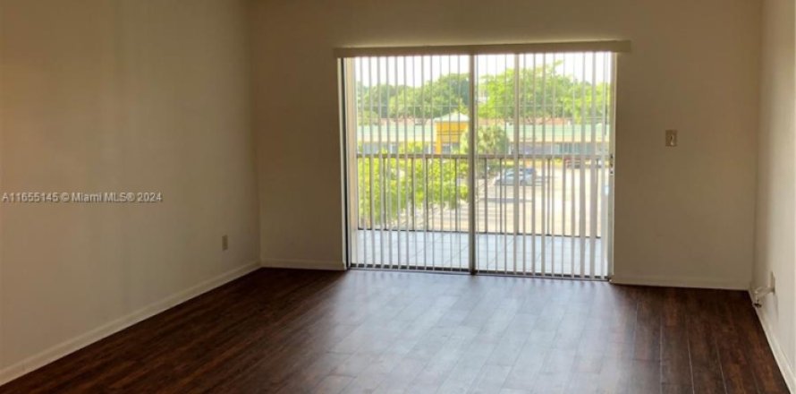 Condominio en Margate, Florida, 2 dormitorios № 1729309