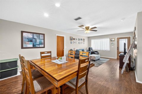 Casa en venta en Zephyrhills, Florida, 2 dormitorios, 105.35 m2 № 1883359 - foto 8