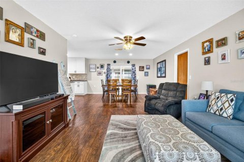Casa en venta en Zephyrhills, Florida, 2 dormitorios, 105.35 m2 № 1883359 - foto 5