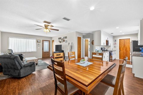 Casa en venta en Zephyrhills, Florida, 2 dormitorios, 105.35 m2 № 1883359 - foto 9