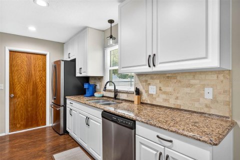 Casa en venta en Zephyrhills, Florida, 2 dormitorios, 105.35 m2 № 1883359 - foto 12