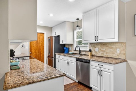 Casa en venta en Zephyrhills, Florida, 2 dormitorios, 105.35 m2 № 1883359 - foto 10