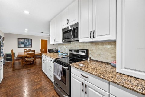 Casa en venta en Zephyrhills, Florida, 2 dormitorios, 105.35 m2 № 1883359 - foto 13