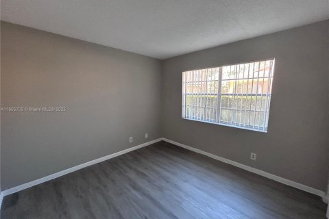 Снять в аренду кондоминиум в Корал-Спрингс, Флорида 2 спальни, 77.57м2, № 1956387 - фото 6