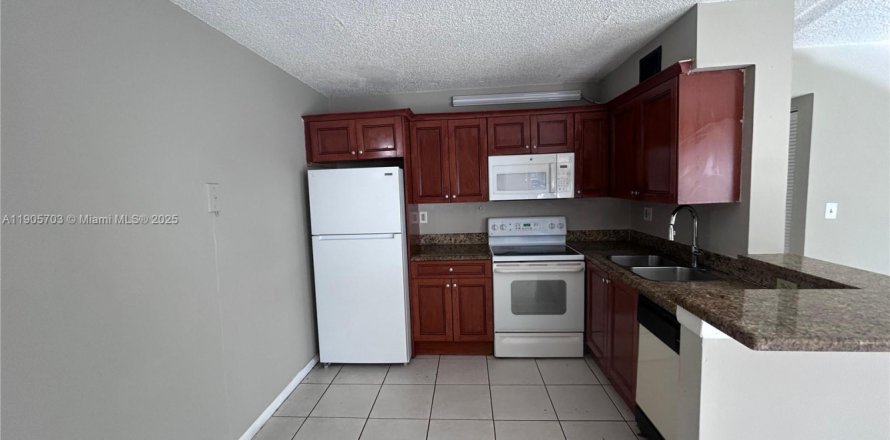 Кондоминиум с 2 спальнями в Корал-Спрингс, Флорида № 1956387