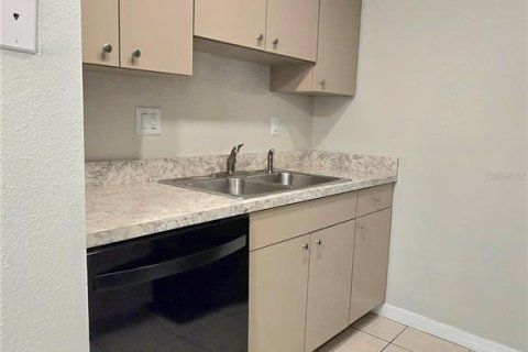 Condo in Tampa, Florida, 2 bedrooms  № 1732509 - photo 9