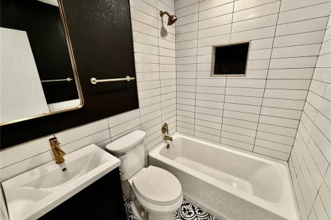 Купить коммерческую недвижимость в Кэсселберри, Флорида 152.73м2, № 1901724 - фото 7